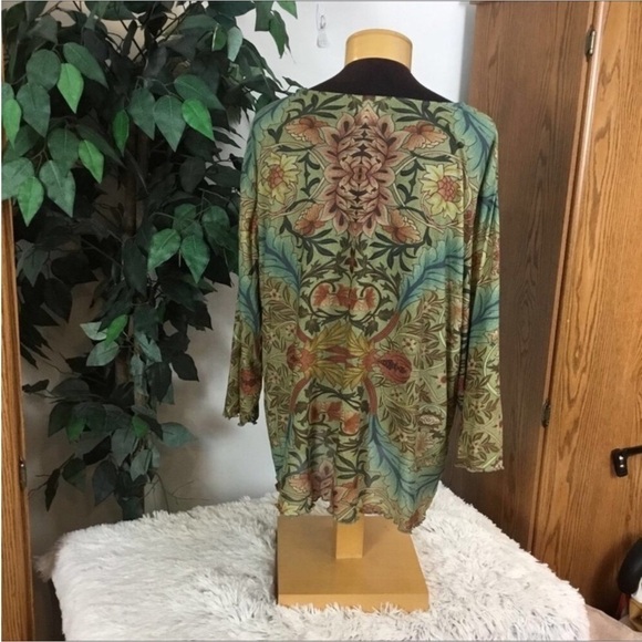 AVENUE blouse Woman’s size 30/32 lettuce edge hem red green embellishment - Picture 11 of 16